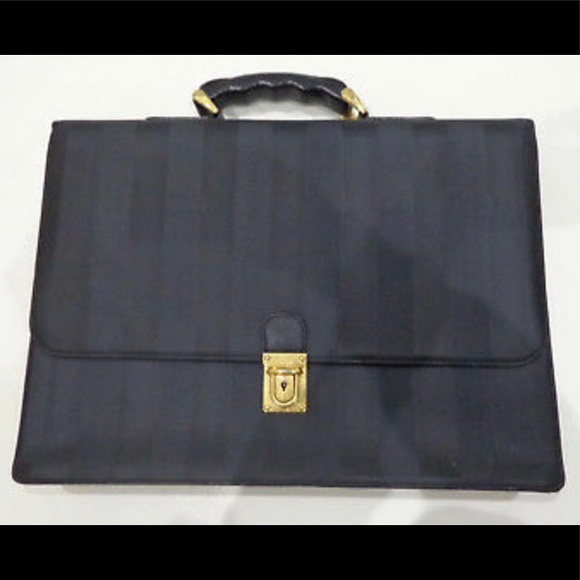 COMING SOON: Louis Vuitton + Fendi ♥️ - Picture 5 of 7